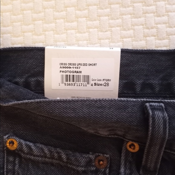 AGOLDE | Criss Cross Upsized Organic Cotton Denim Shorts - Picture 9 of 11